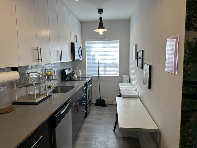 Photo - 595 St Clair Ave W Unité 5