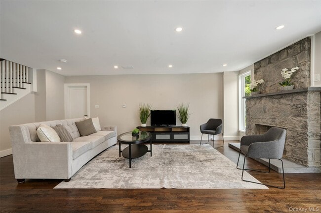 Photo - 390 E Main St