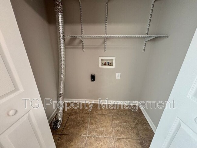 Photo - 196 Leese Dr