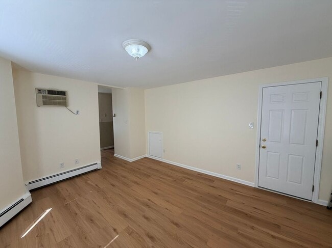 Photo - 14 Oakwood Ave Unit 4