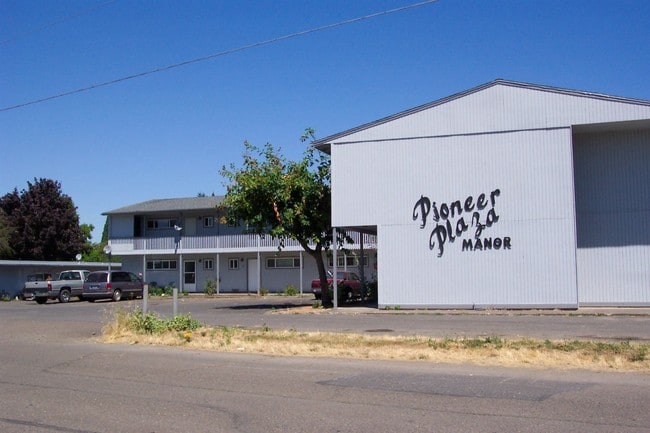 Pioneer Plaza Manor - Pioneer Plaza Manor