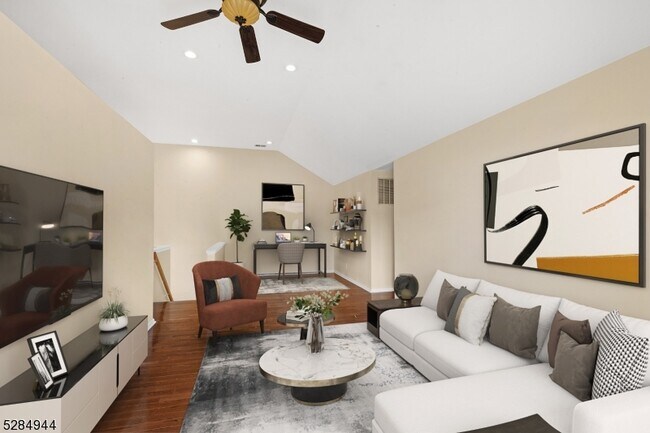 Photo - 77 Williamson Ct