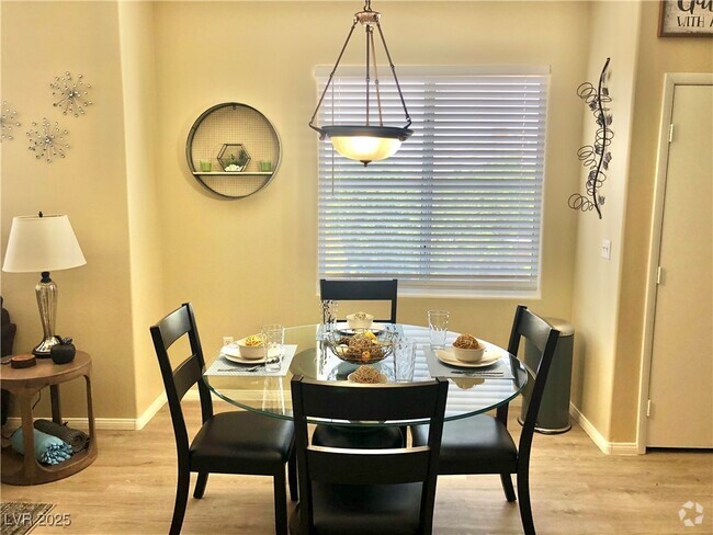Building Photo - 701 Peachy Canyon Cir Unit 204 Rental