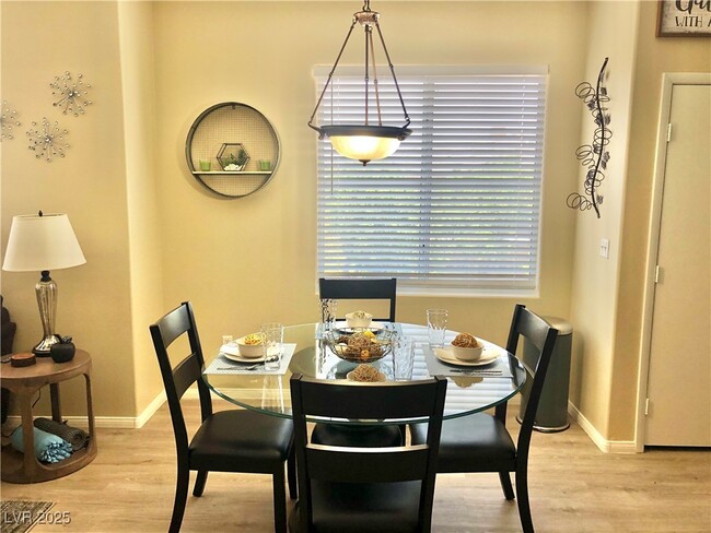 Photo - 701 Peachy Canyon Cir Unidad 204 Rental