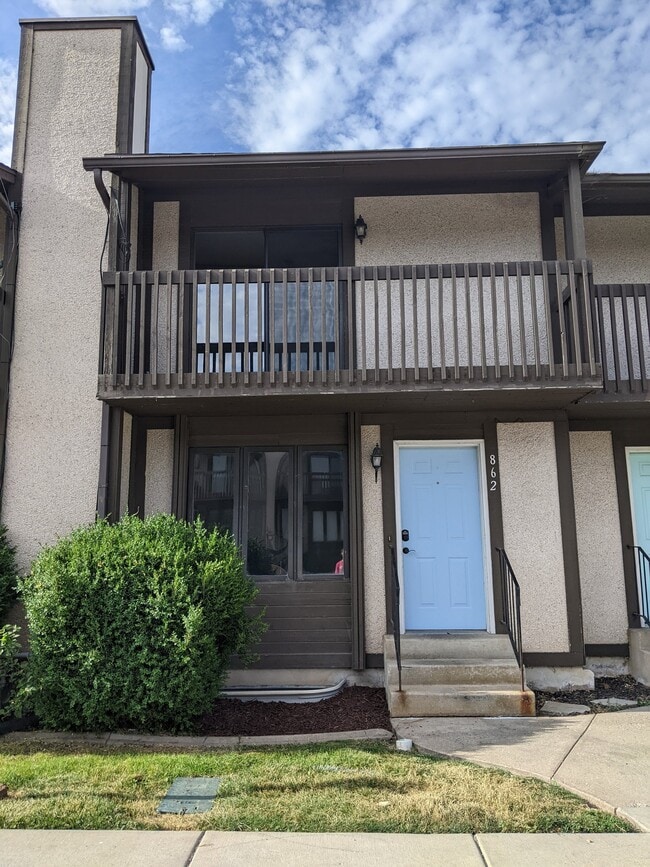 Building Photo - 862 E 575 N