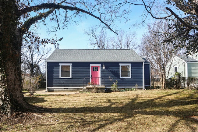 Photo - 1104 Matthews Pl