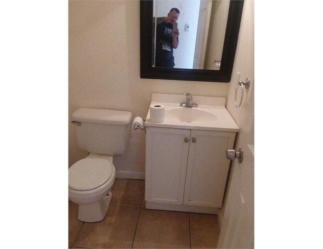 Photo - 510 SW 20th Ave Unit 2