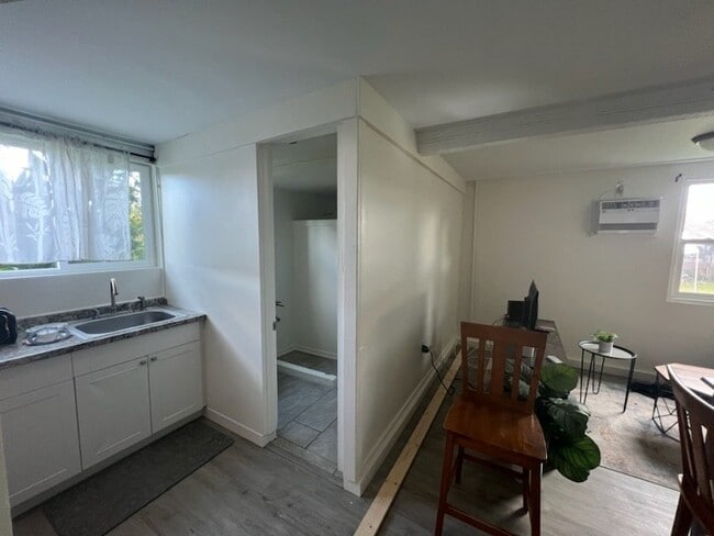 Photo - 2271 Kilauea Ave