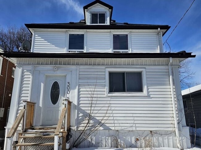 Photo - Beautifully Renovated Basement Apartment (2 Bed, 1 Bath) Unit BSMT