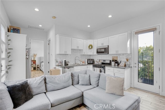 Photo - 7302 Woodley Ave