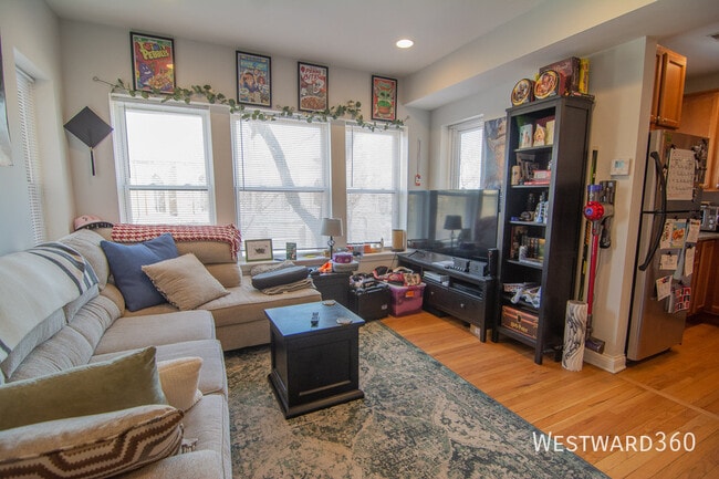 Photo - 2748 N Kostner-2 Unidad 2