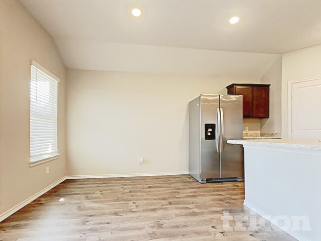 Photo - 1904 Strongbark Dr