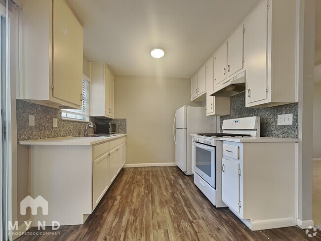 Building Photo - 1010 N Meadows Dr Rental