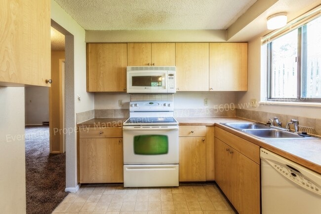 Photo - 915/917 Camelot Court Unit 915