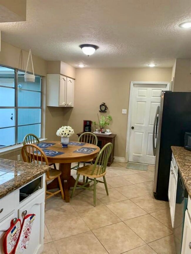 Photo - 2406 Strait Ln