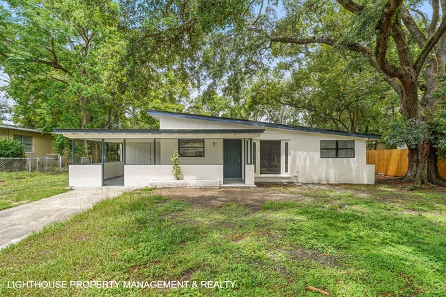 Renovated 3 Bed/2 Bath Home with Den & Off... - Renovated 3 Bed/2 Bath Home with Den & Off...
