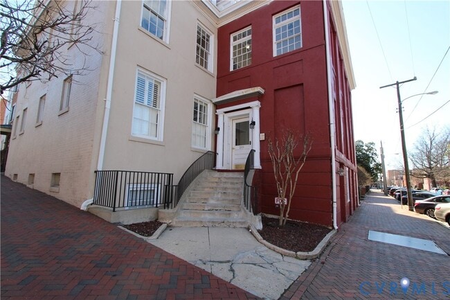 Building Photo - 219 N 19th St Unit U31