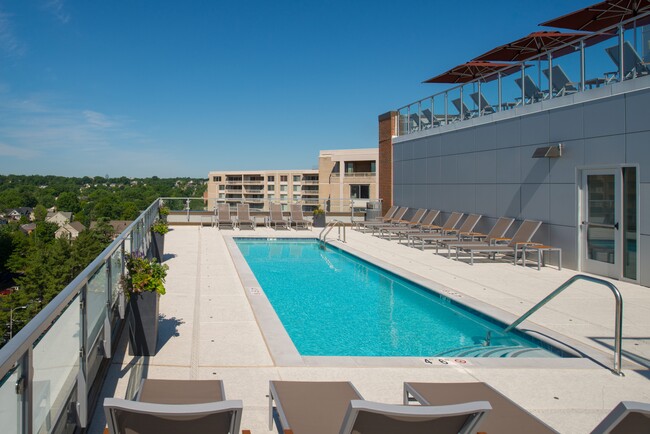 Two-Tiered SkyDeck Rooftop Lounge - Crystal Flats Apartments