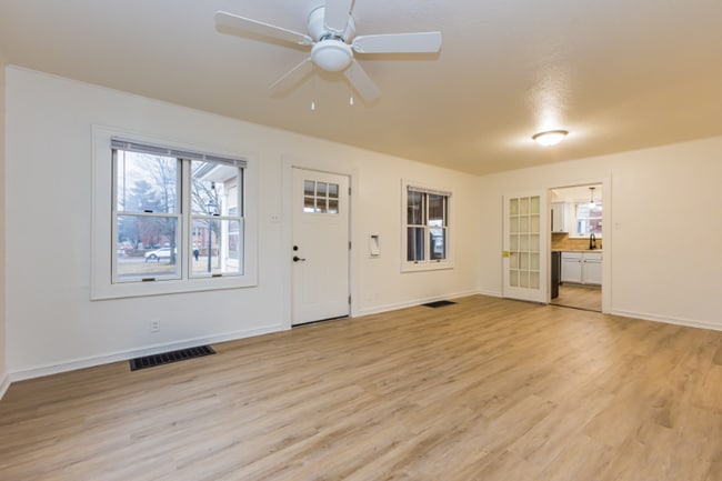 Photo - 4545 Calumet Ave