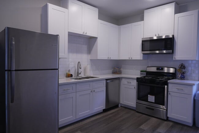 Kitchen - 5329 Higgins St