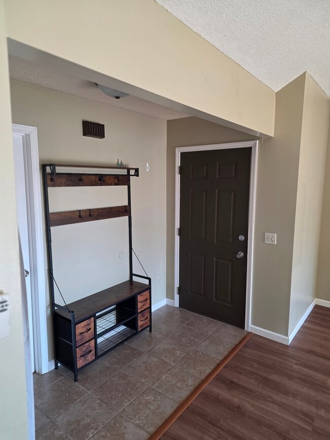 Photo - 1611 Lyndhurst Dr Unit F