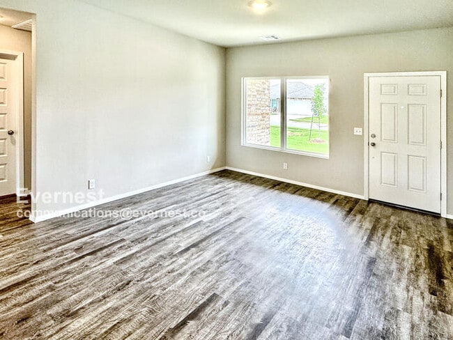 Photo - 8315 E Queens St