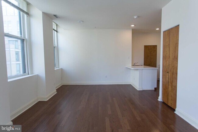 Photo - 1600 Walnut St Unit 601