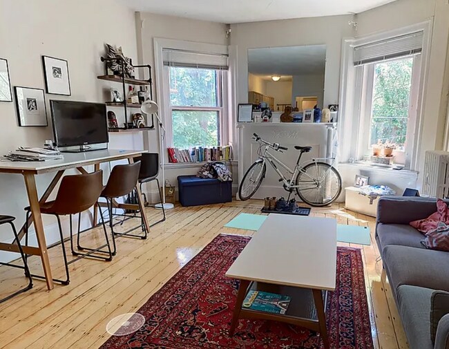 Building Photo - 1067 Beacon St Unit 7