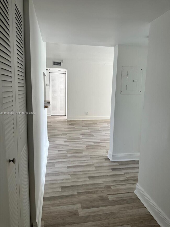 Photo - 5760 Rock Island Rd Unidad 328