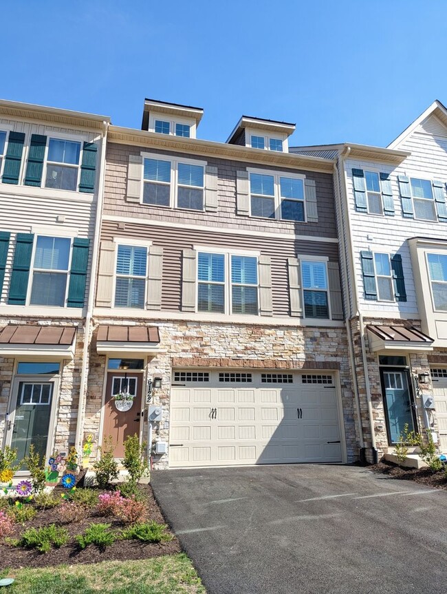 Gorgeous Newer Construction Home (2022) in... - Gorgeous Newer Construction Home (2022) in...