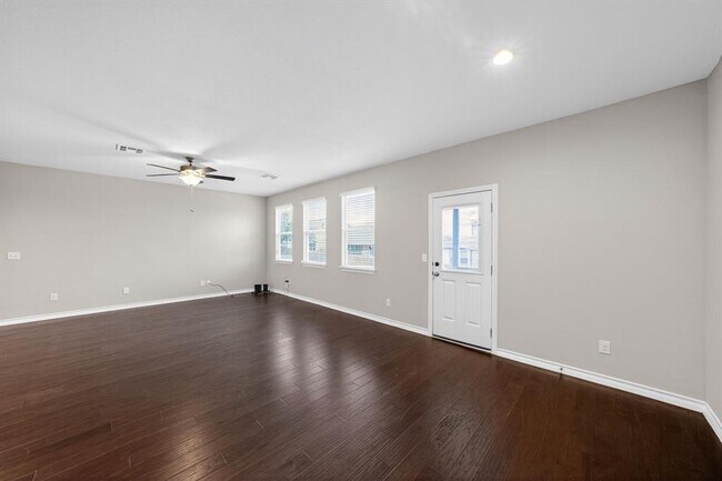 Photo - 161 Flexus Ln