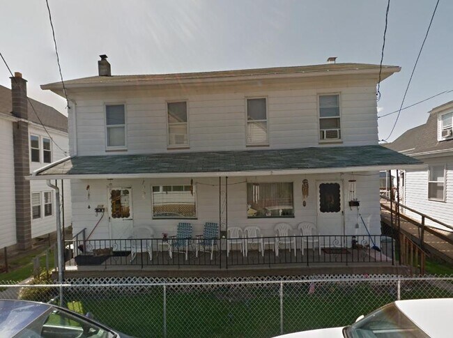 Photo - 211 Gould St