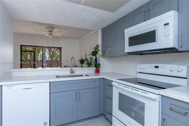 Photo - 2513 San Remo Cir