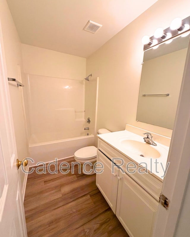 Photo - 223 Charter Dr