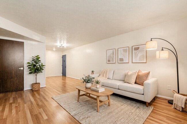 4443 Mobile Dr