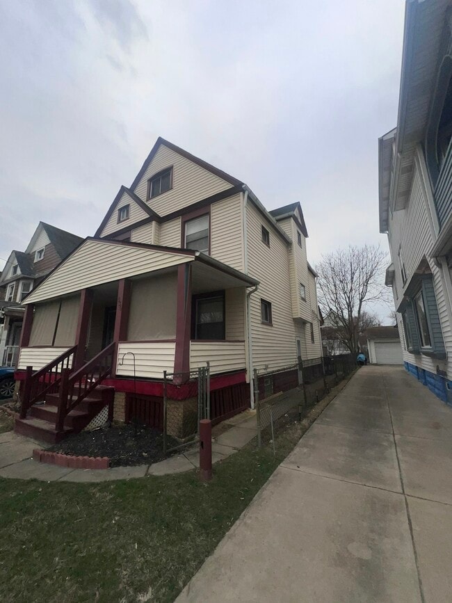 Building Photo - 536 E 123rd St Rental