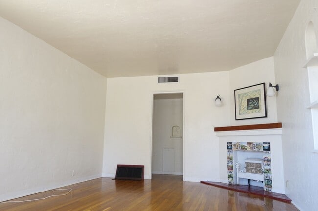 Photo - 2 bedroom, 1 bath house with a den in Sam ...