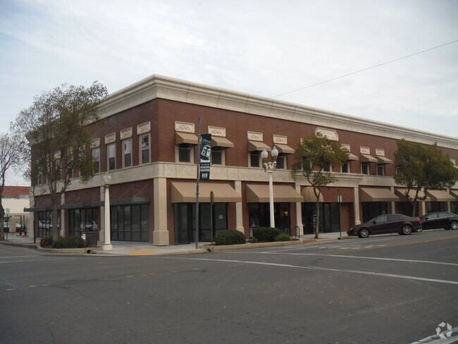 Building Photo - 223 N Irwin St Rental