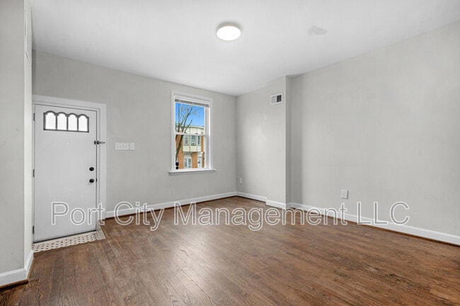 Photo - 611 Oldham St