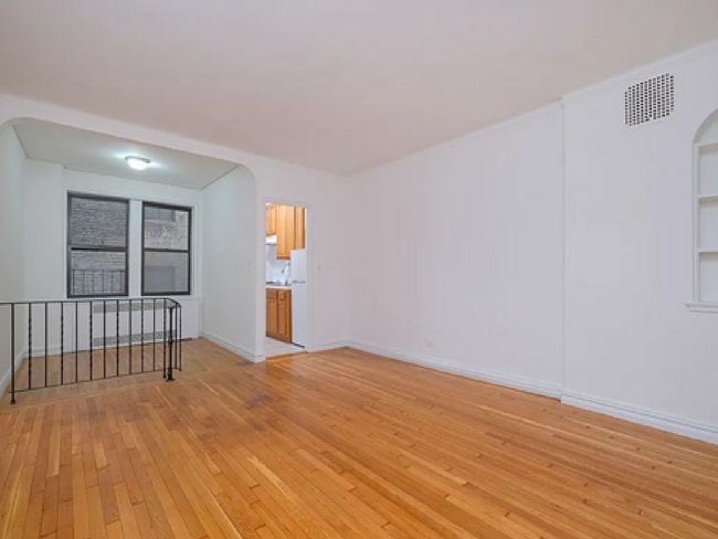 Photo - 55 E 190th St