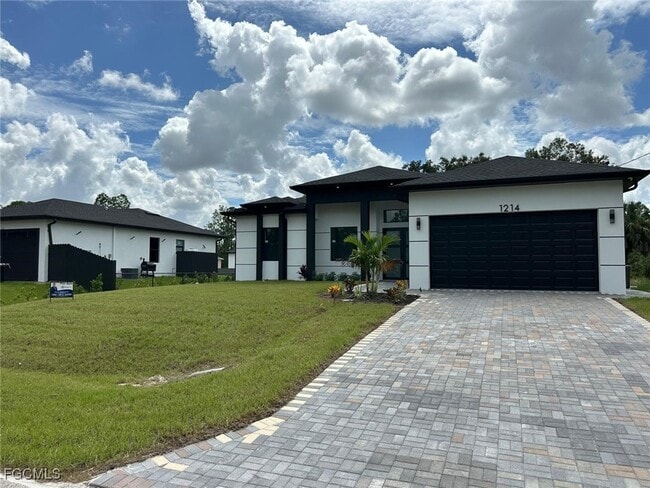 Photo - 1214 Cherry St E