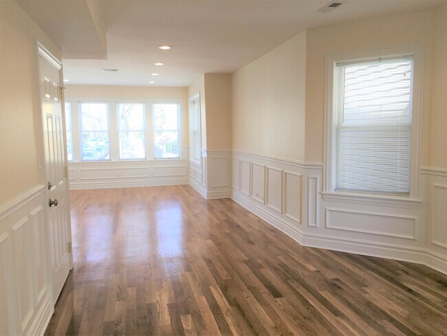 Photo - 3659 W Belle Plaine Ave Unit 1