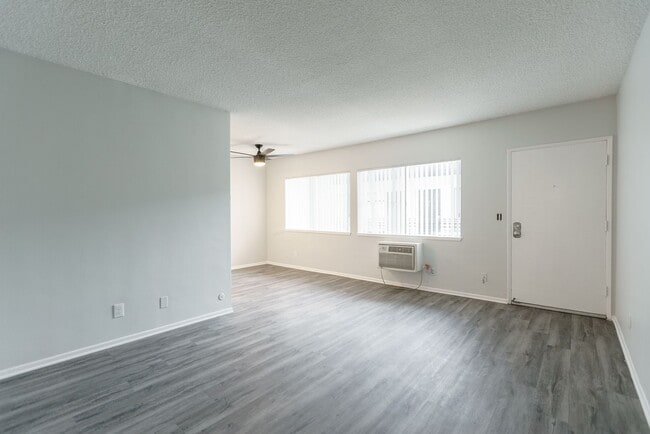 Photo - 18424 Halsted Avenue