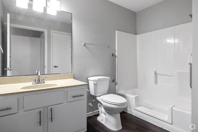 2BR, 1BA - 861SF - Bathroom