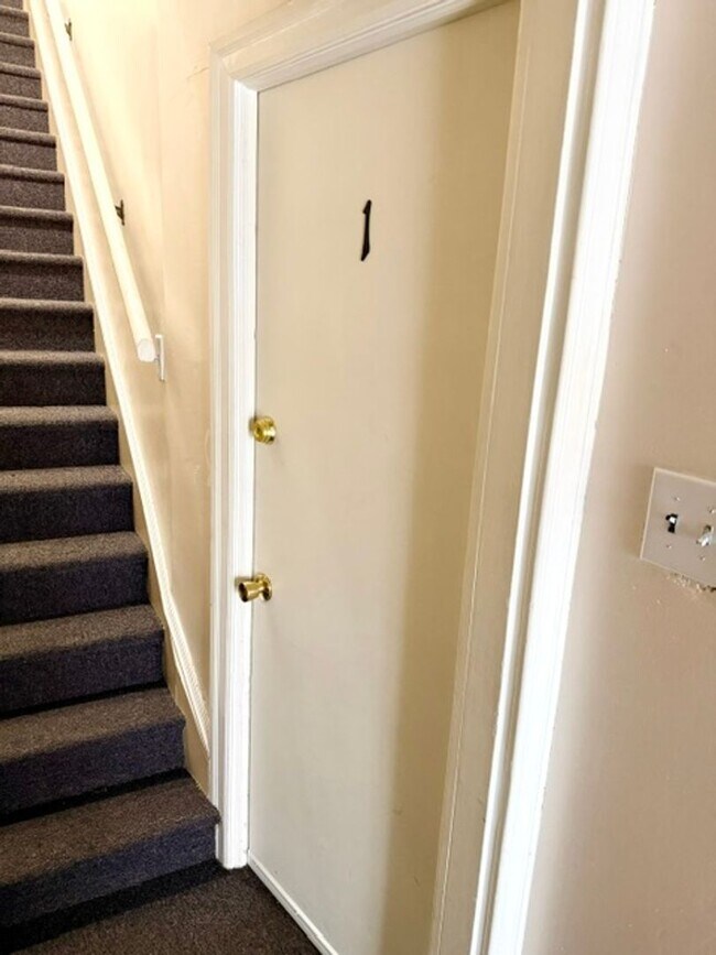 Photo - Convenient 1 Bedroom / 1 Bath First Floor Apartment