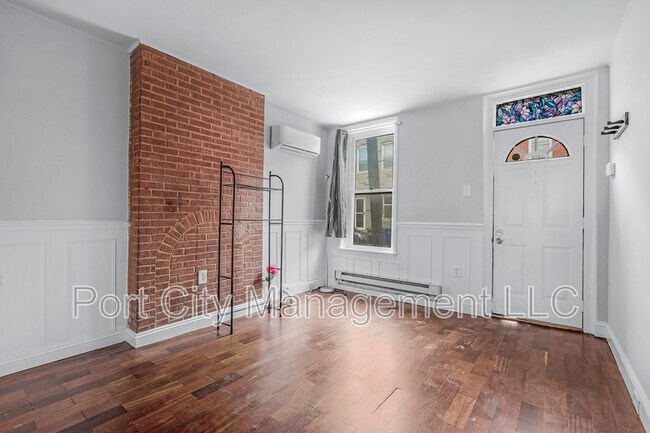 Photo - 811 Mangold St