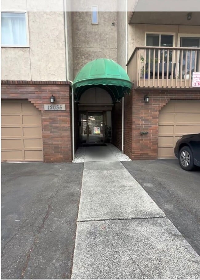 Building Photo - 12035 32nd Ave NE Unit 302