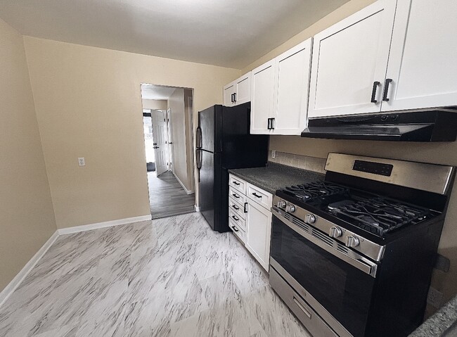 Photo - 1688 Clyde Pl