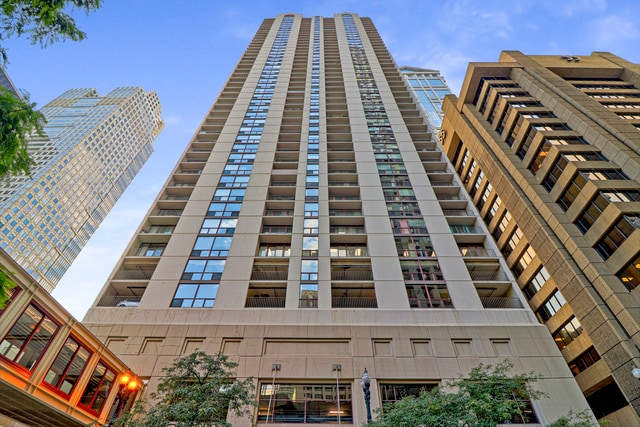 Building Photo - 200 N Dearborn St Unit 3904