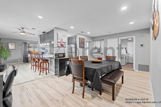 Photo - 325 Falcon Dr